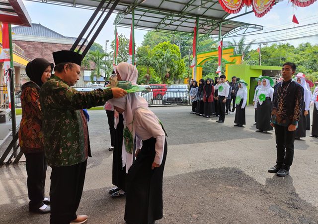Penutupan PKKMB Tahun Akademik 2025/2026